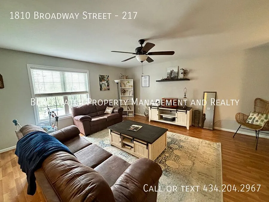 3 Bedroom Townhome off Hill Street! — Photo 4
