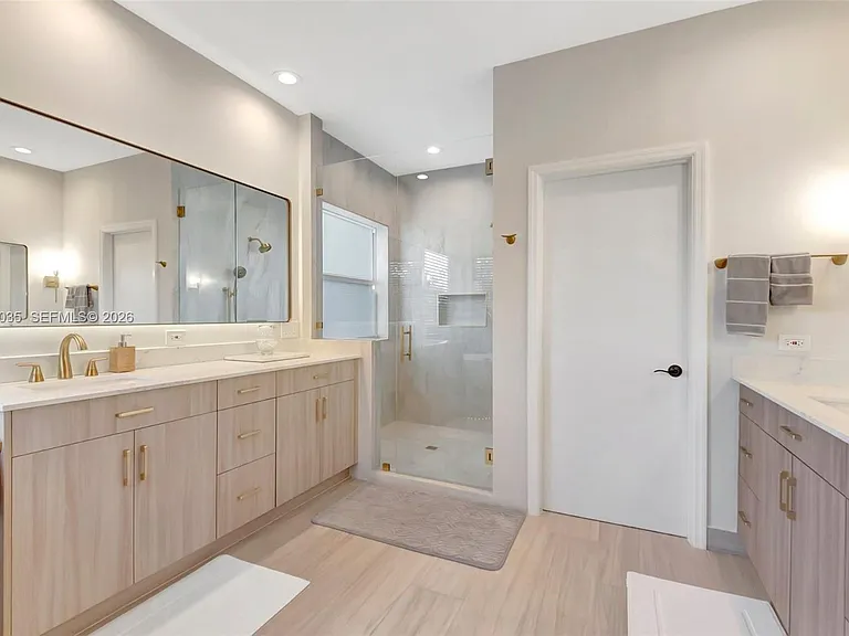 375 SW 16th St #1 — Photo 14