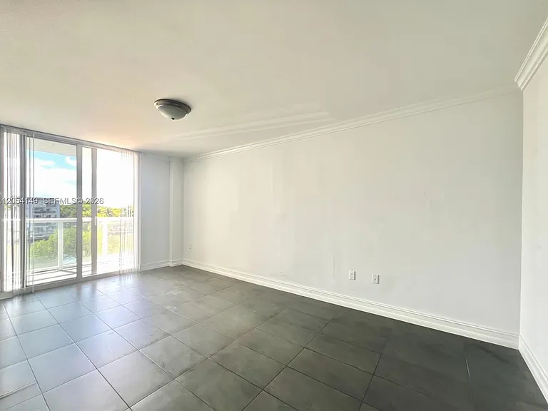 2457 Collins Ave #402 — Photo 9