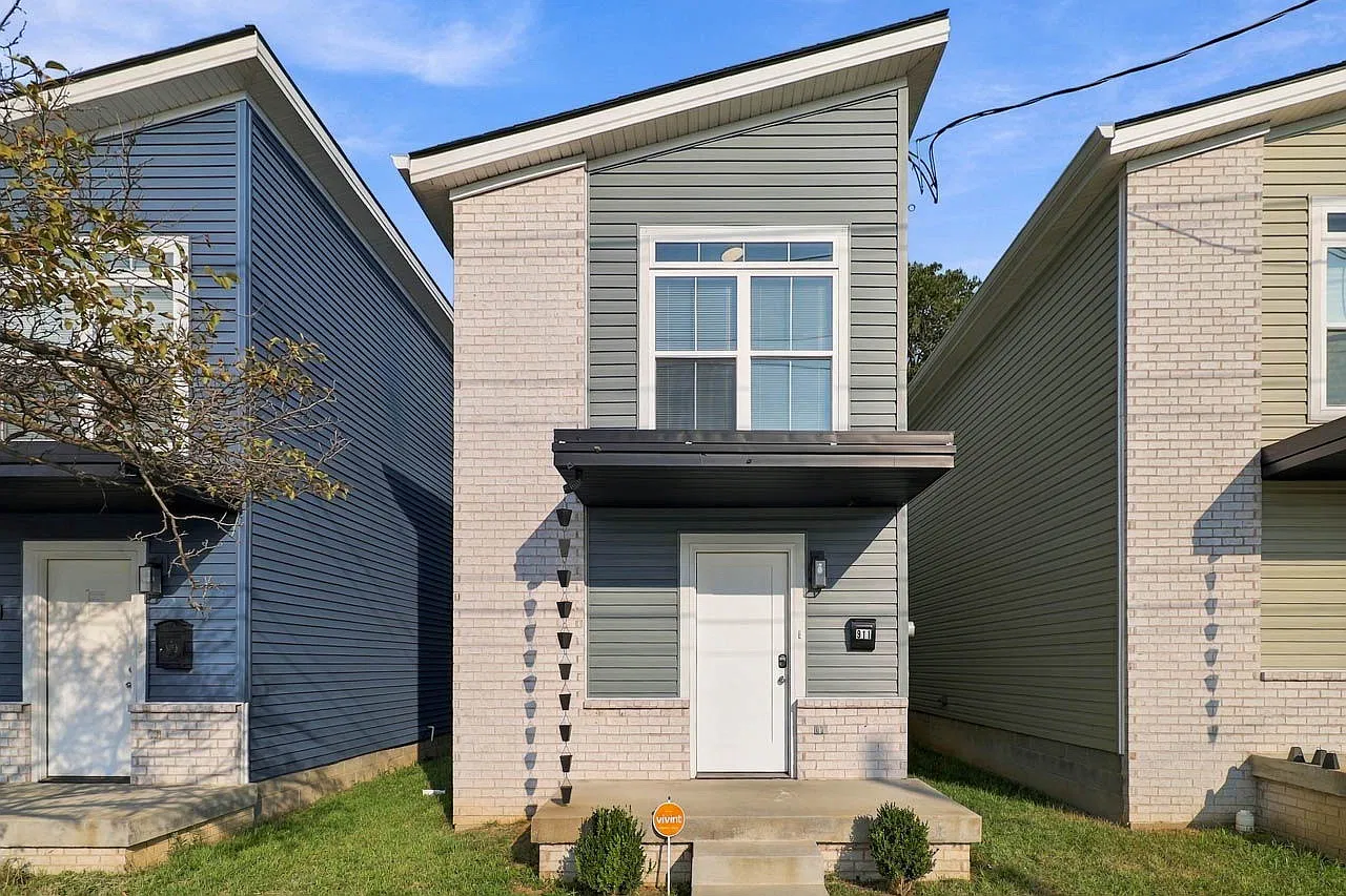 3 bed, 1.5 bath, 1200 sqft, $1,700 — Photo 1