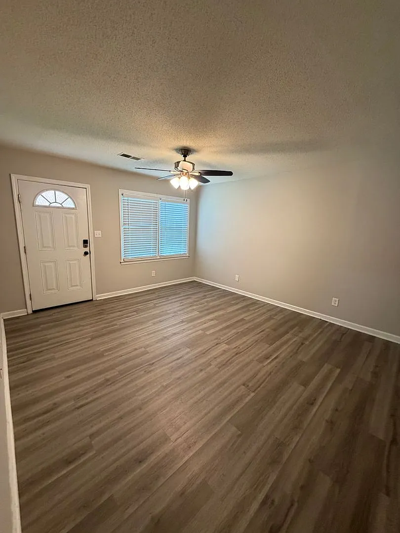 Move-in Special! 1/2 Off First Month! Newly Renovated Unit | 2 BR/1BA | Chandler Estates in Rock ... — Photo 2