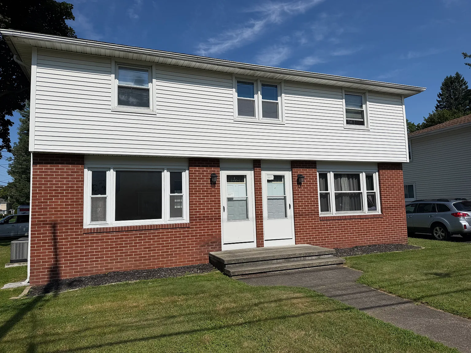 3 bed, 1.5 bath, 1000 sqft, $1,900 — Photo 1