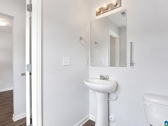 5th image of 100 Rosegate Dr
