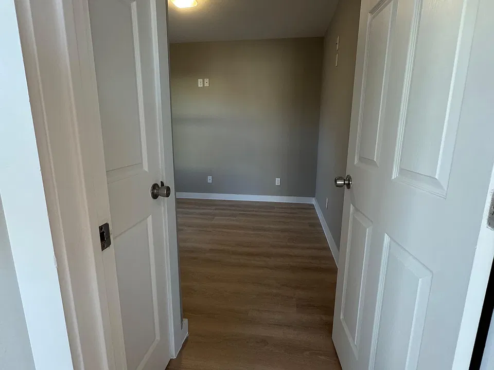 Entry bedroom 2
741 412 819 718 318 798
