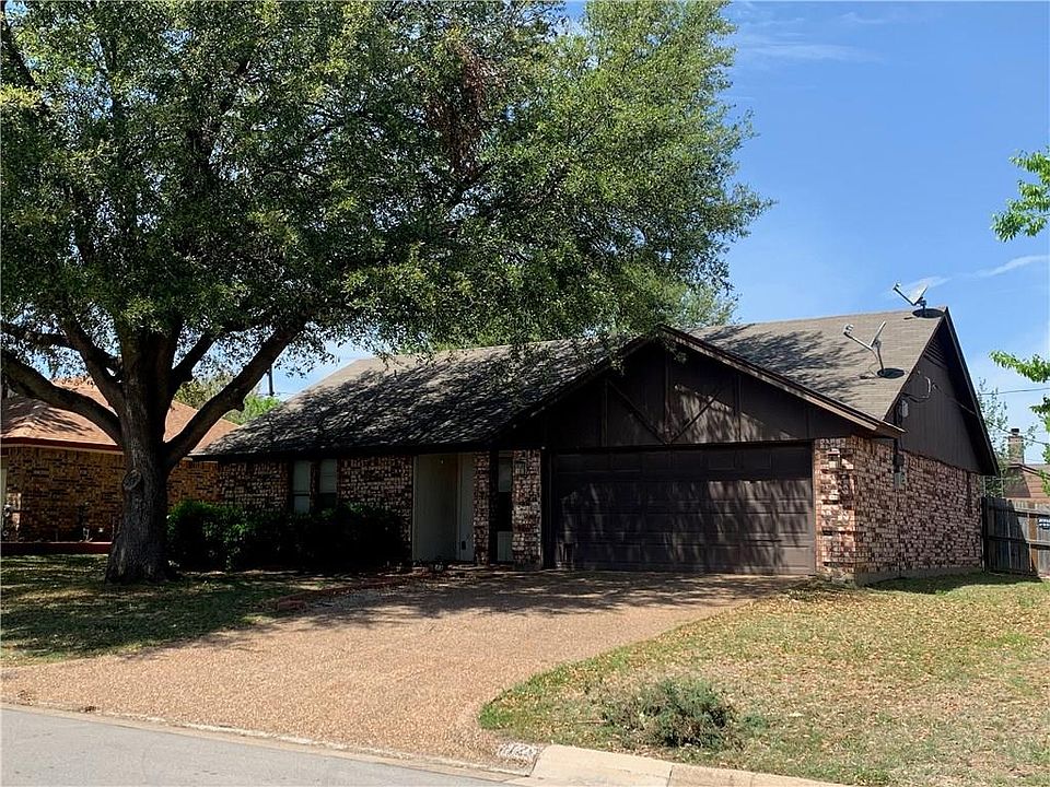 2nd image of 712 Nicole Dr