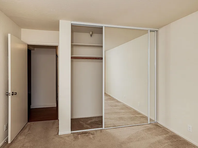 Le Boulevard Apartments — Photo 16