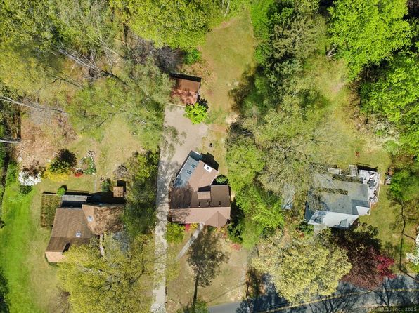 41 Cedarhurst Ln, Milford, CT 06461