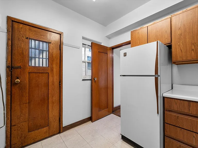 342 S Highland Ave #11B — Photo 17
