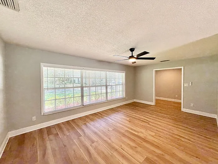 4 bed, 3.0 bath, 2134 sqft, $4,495 — Photo 4