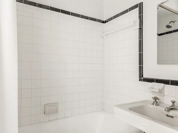 310 Riverside Drive image 5 of 7