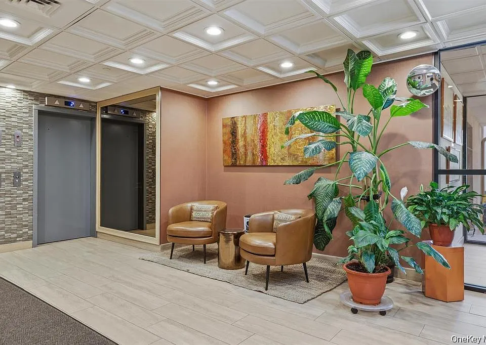 185 W Park Ave #116
