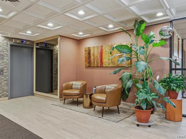 185 W Park Ave APT 116, Long Beach, NY 11561