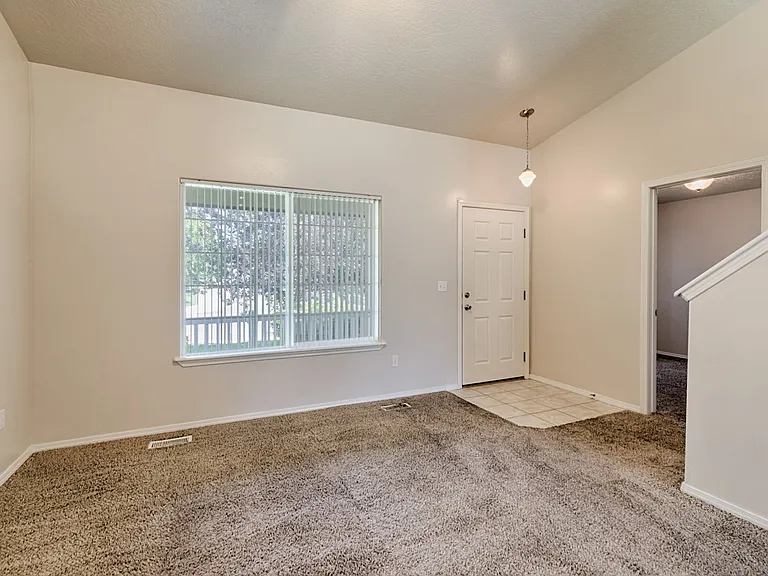 637 E Blue Heron St — Photo 4