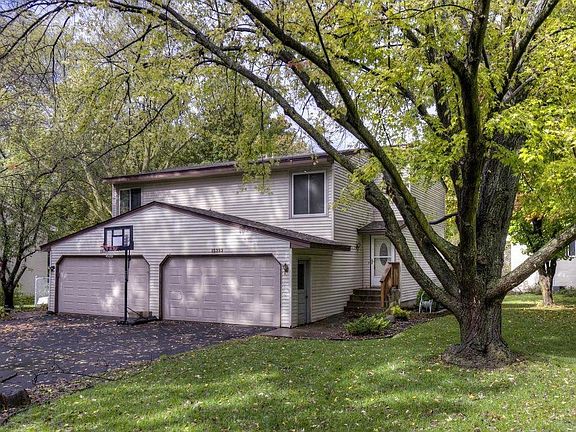 3rd image of 15393 Trillium Cir