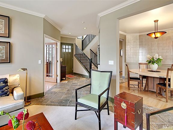 Living Room Meets Dining Room 