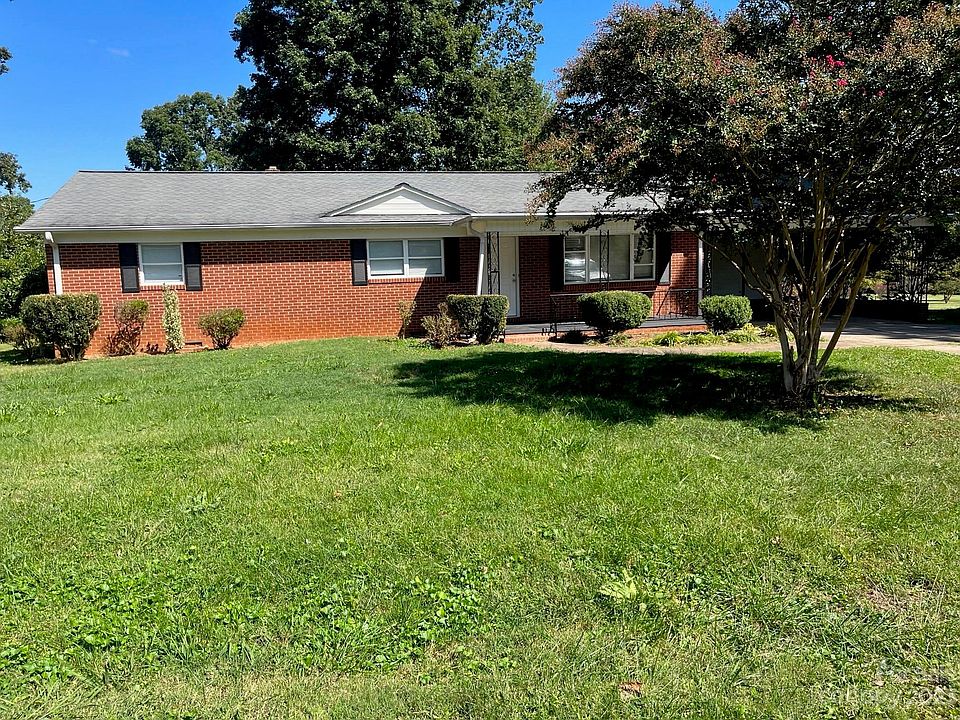2nd image of 1221 Janice Rd