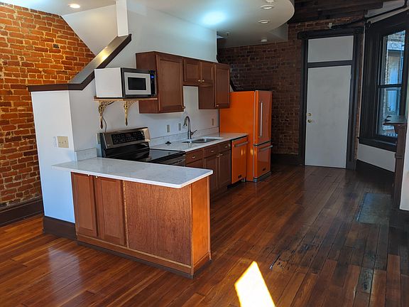 2nd image of 1322 Clay St #3