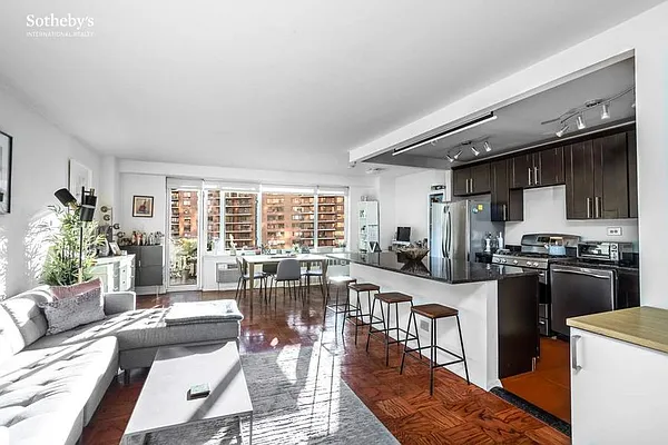 Sold by Sotheby's International Realty | media 1