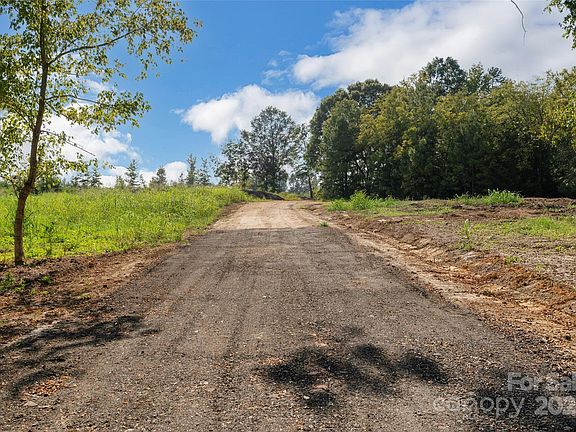 3rd image of 1009 Oakshire Ln #3