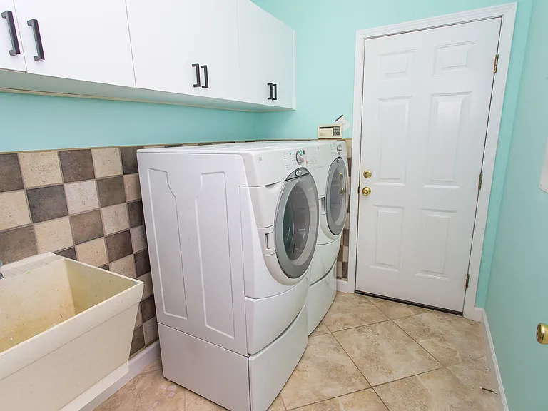 7591 N Shores Dr — Photo 52