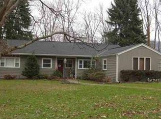 1524 Greening Ln, Harrisburg, PA 17110