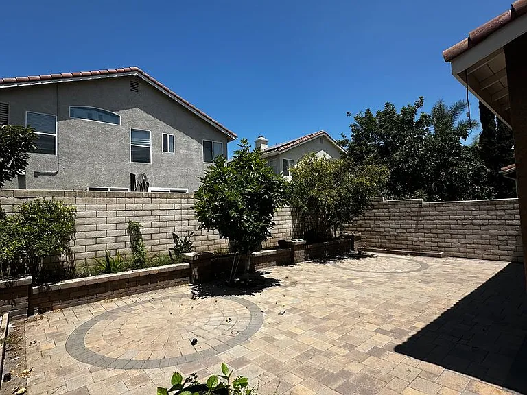 1455 Holcomb — Photo 3