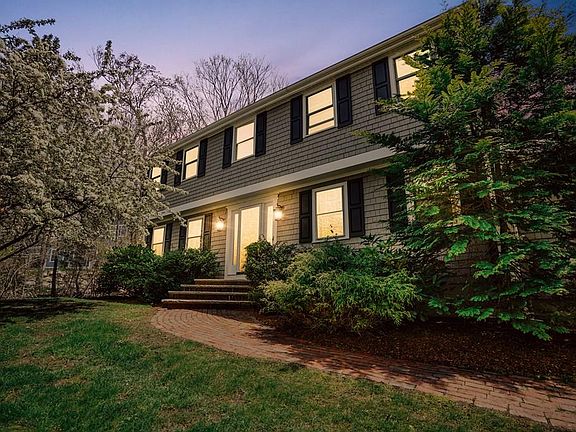 4th image of 57 Deerfield Ave