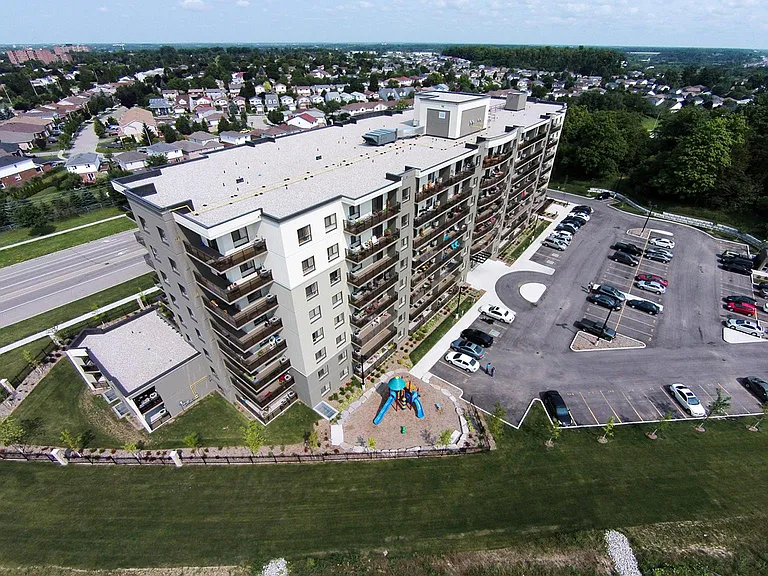 1505 Ottawa St N — Photo 8