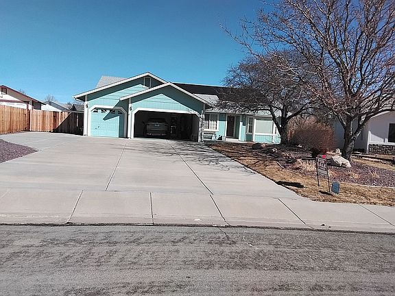 Huge extralong driveway