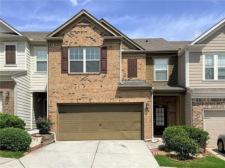 1033 Haley Woods Ln — Photo 1