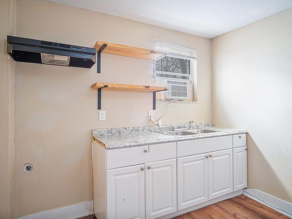 4th image of 1323 Lamar St #2