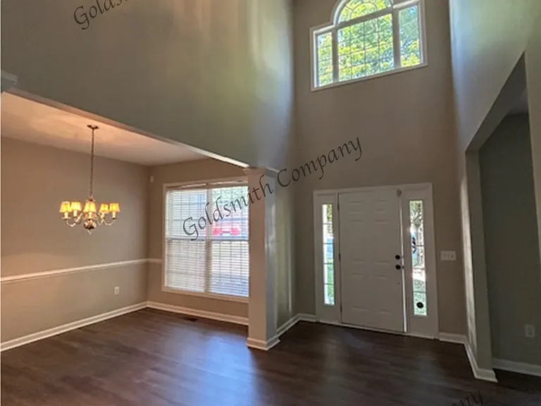 528 Collingsworth Ln — Photo 4