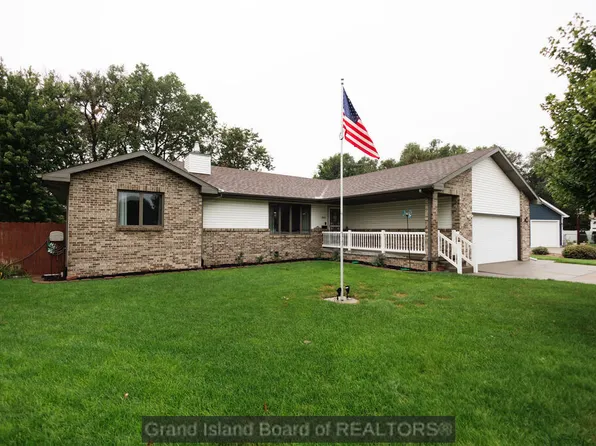 3211 Memphis Pl, Grand Island, NE 68803