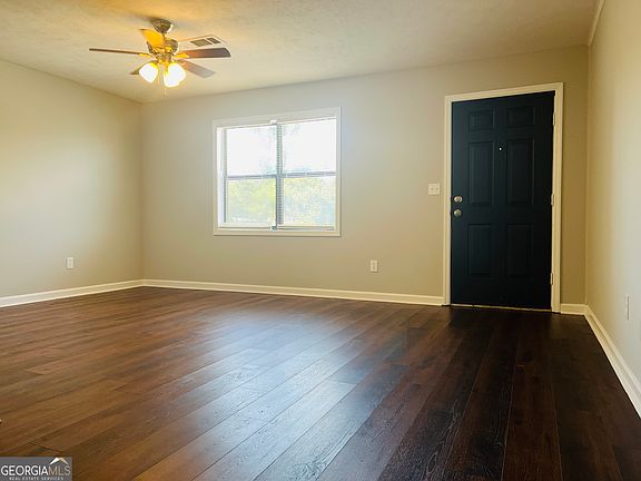 5th image of 403 Breezy Pines Dr