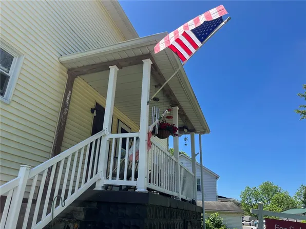 162 Front St, Hannastown, PA 15635