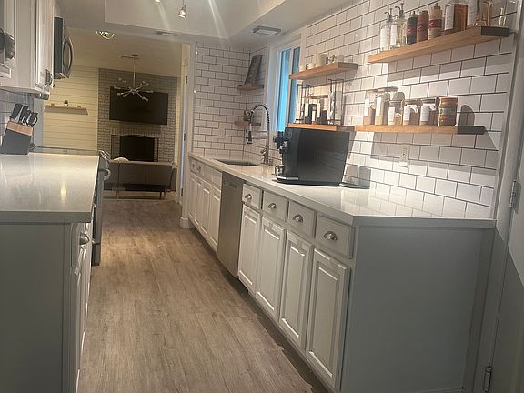 3rd image of 3610 Antigua Ave