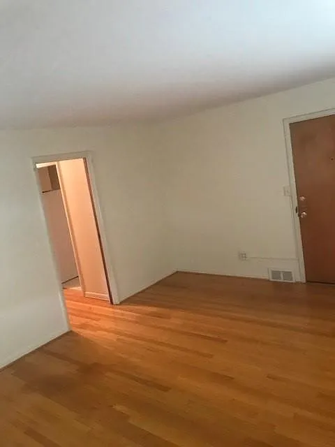 2 bed, 900 sqft, $1,400 — Photo 2