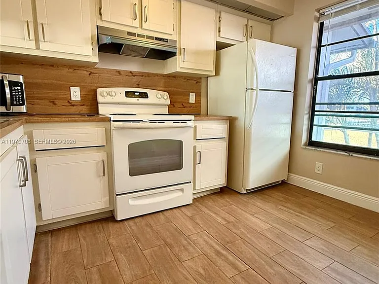 201 Lake Pointe Dr #202 — Photo 14