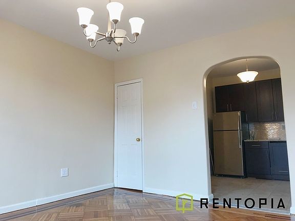 4th image of 107 Van Buren St #B6