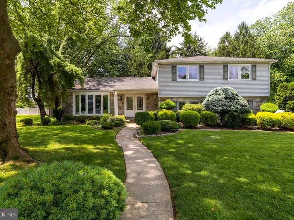 1018 Corn Crib Dr, Huntingdon Valley, PA 19006