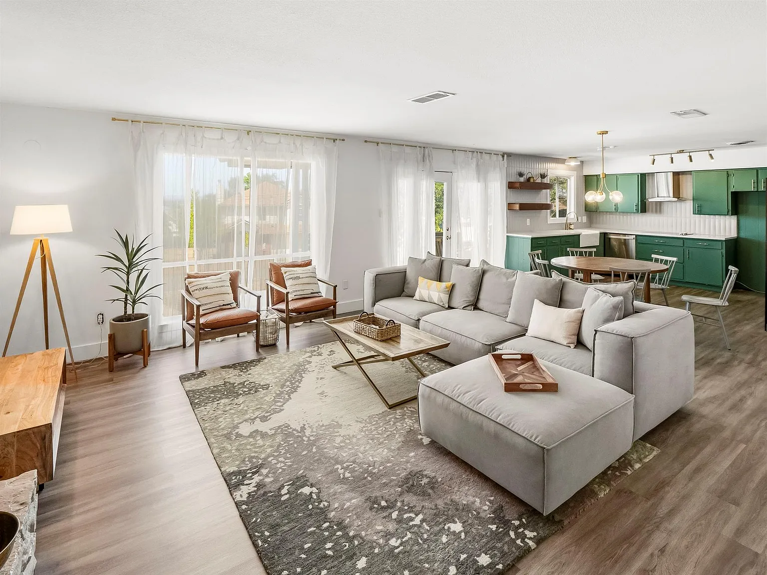 3 bed, 2.0 bath, 1824 sqft, $3,100 — Photo 4