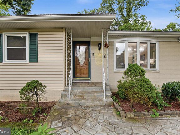 4th image of 131 Casmar St SE