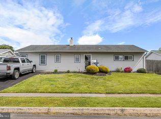 6 Sugarmaple Ln, Levittown, PA 19055