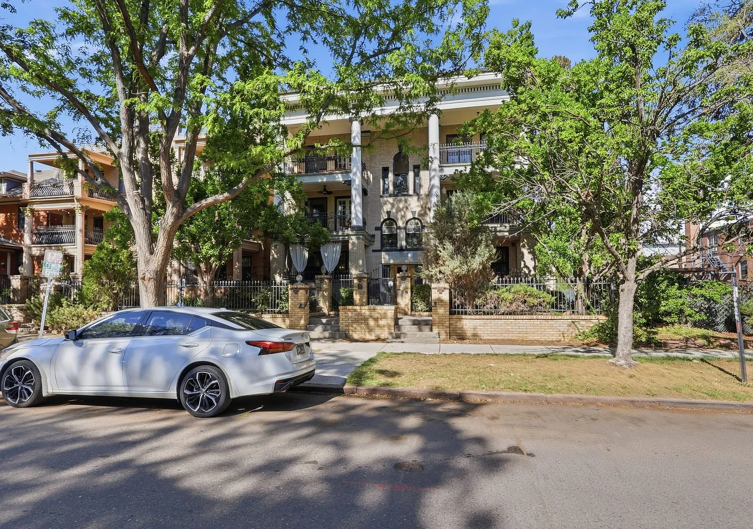 1 bed 1 bath Condo in Downtown Denver Capital Hill! — Photo 2