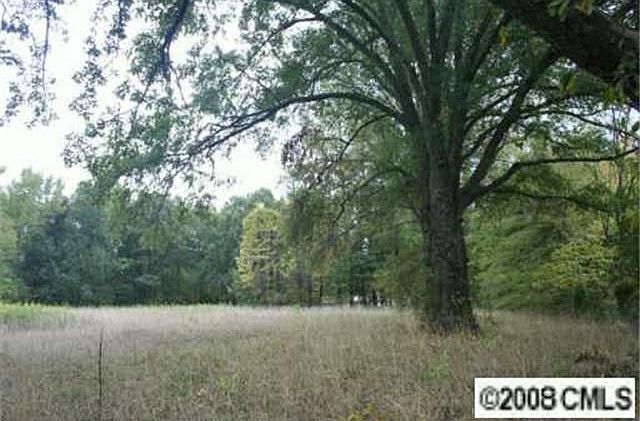2nd image of 7838 Idlewild Rd