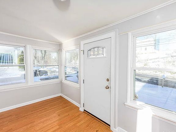 3rd image of 131 Wallingford Rd