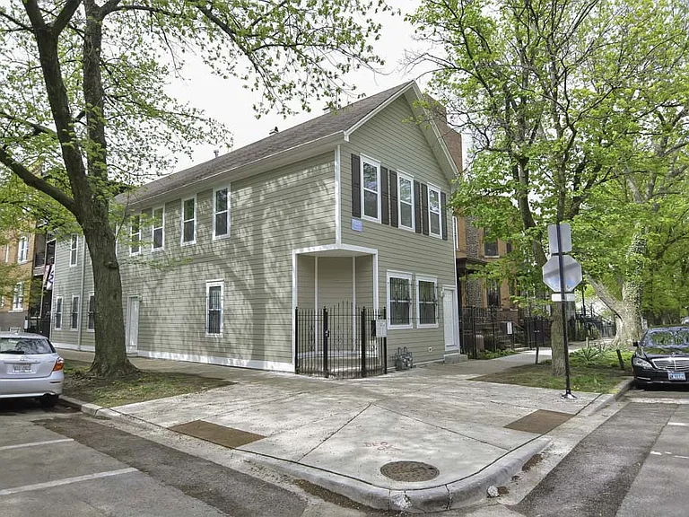 2101 W Fletcher St #1 — Photo 1