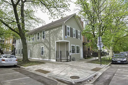 2101 W Fletcher St #1 Photo 1