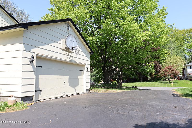 3rd image of 2272 Pinehaven Drive