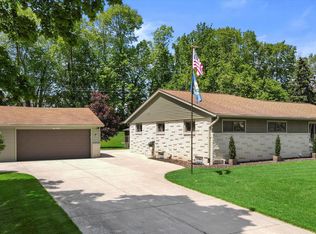 W153N6127 Wigwam Dr, Menomonee Falls, WI 53051